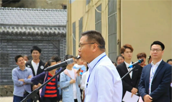武义县委常委、宣传部长郭忠明宣布童话节正式开幕_副本.png