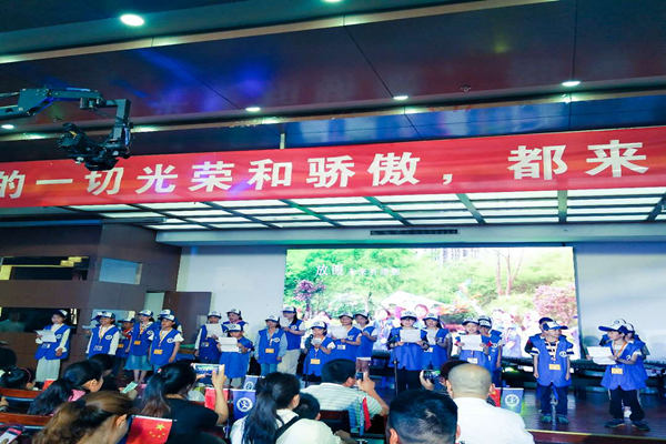 1526453588994335.png 图片为新华小记者演唱《新华小记者之歌》.png