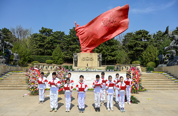 1775719592699097.png 图片5少先队员诵长征诗歌.png